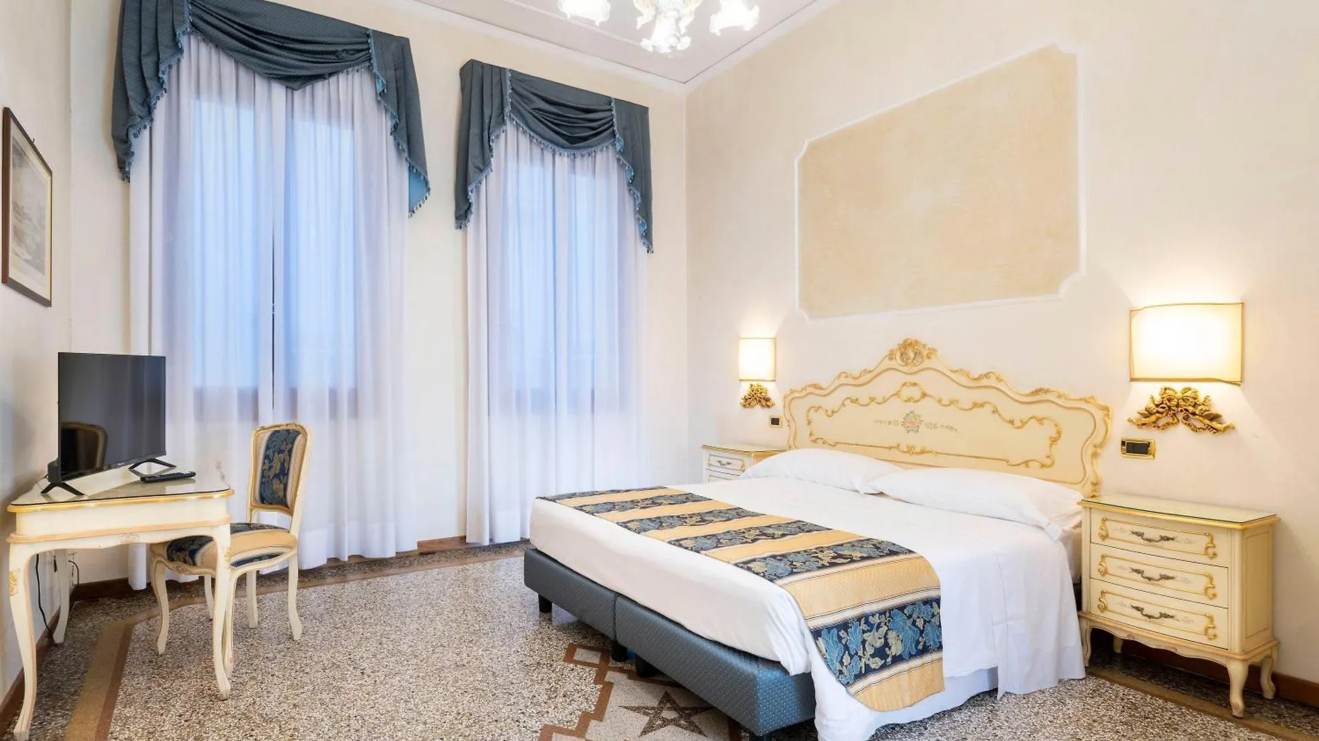 Hotel Torino Venice 3*,  Italy